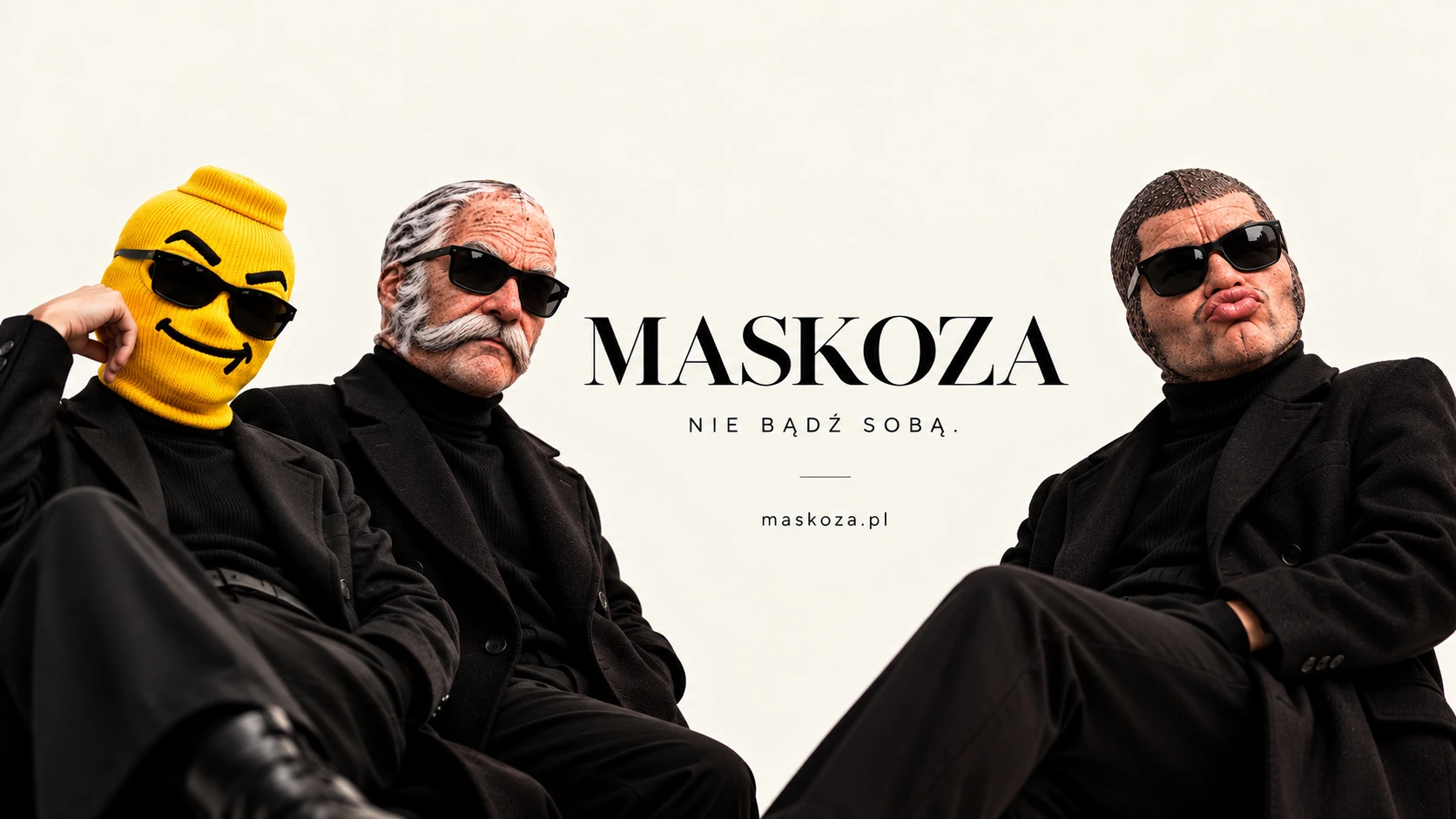 MASKOZA — trzy postacie w maskach i czarnych stylizacjach na jasnym tle.